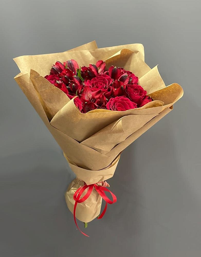 Букет цветов из: Альстромерии и Розы в Светлом Яре