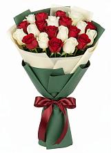 Букет Микс из красных и белых роз в Светлом Яре