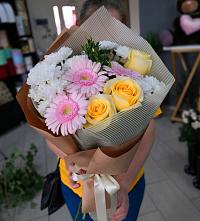 Букет цветов из:  Герберы, Розы и Хризантемы в Светлом Яре