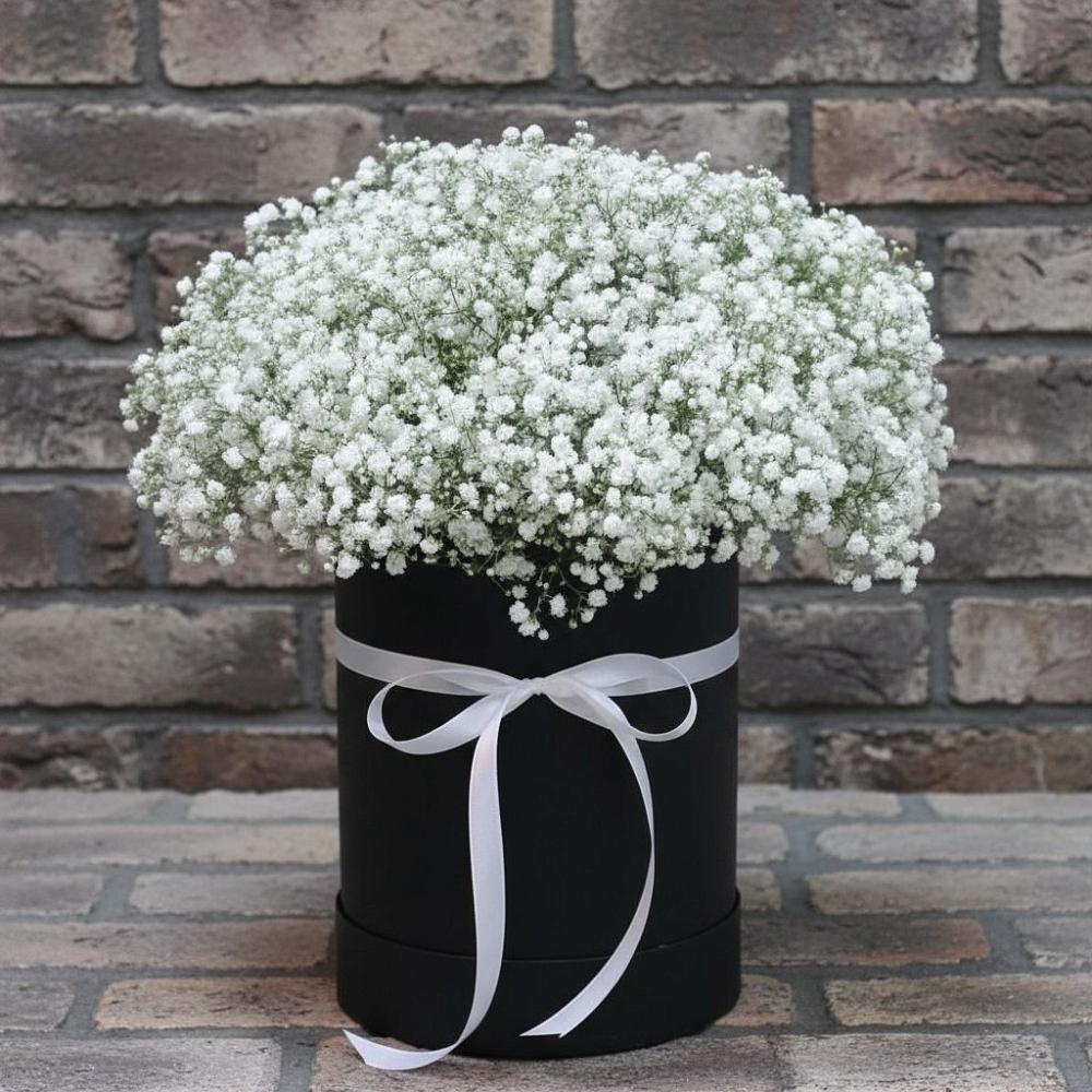 Цветочная композиция из Гипсофила в шляпной коробке в Светлом Яре