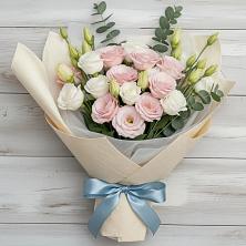 Букет цветов из:  Лизиантусы в Светлом Яре