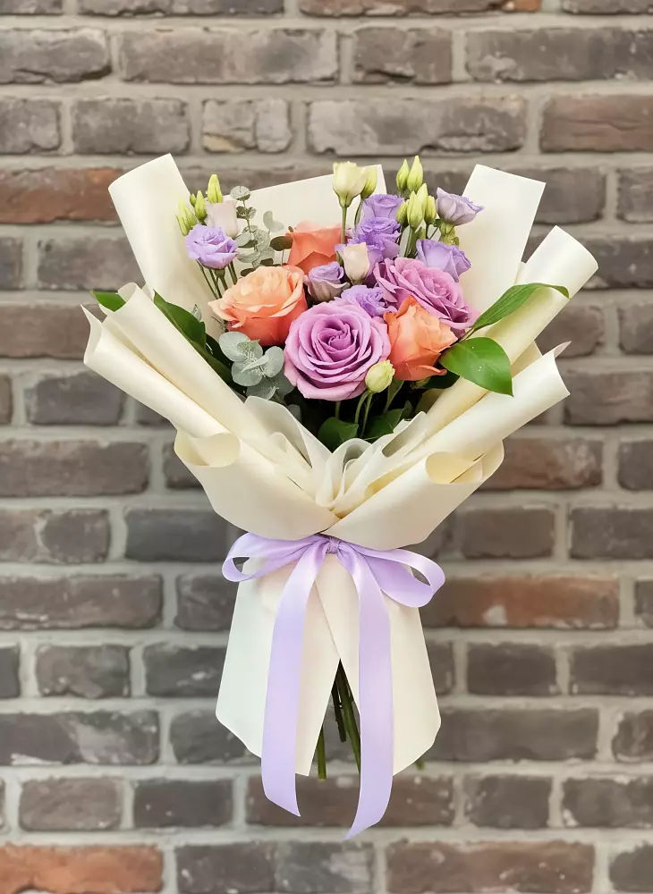 Букет цветов из: Лизиантусы и Розы в Светлом Яре