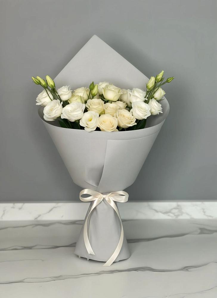 Букет цветов из: Розы и Лизиантусы в Светлом Яре