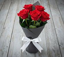 Букет 5 Красных роз Эдлесс Лав в Светлом Яре