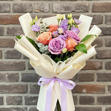 Букет цветов из:  Лизиантусы и Розы в Светлом Яре