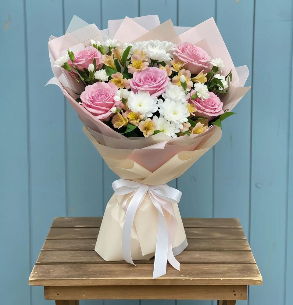 Букет цветов из: Гвоздики, Орхидеи и Розы в Светлом Яре