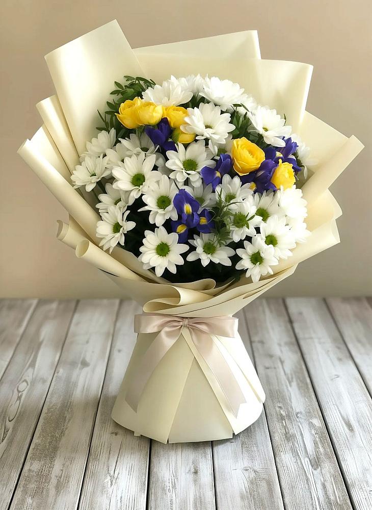 Букет цветов из: Ирисы, Хризантемы и Розы в Светлом Яре